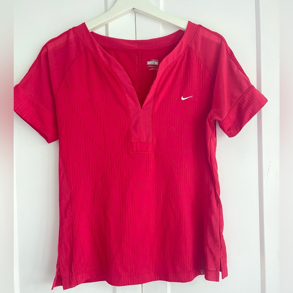 Nike Tennis Golf Top V-Neck Red Size Medium 289602-680 Dri-Fit